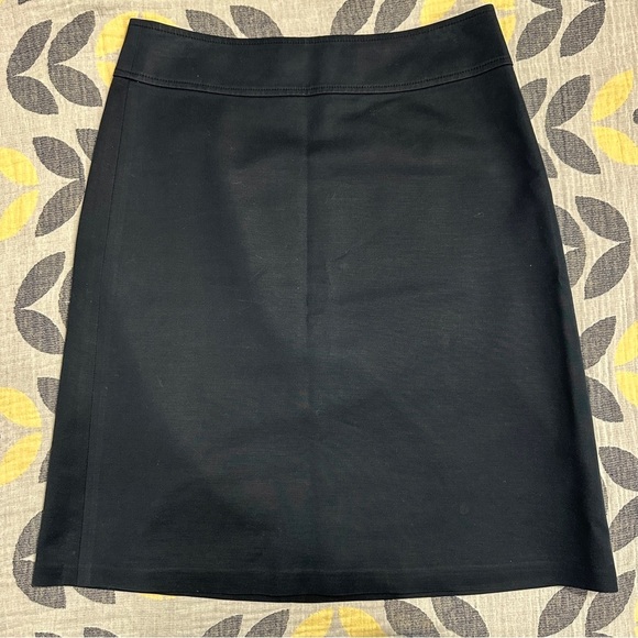 Banana Republic Stretch skirt, size 6, black scuba-type material, cotton blend - Picture 1 of 9